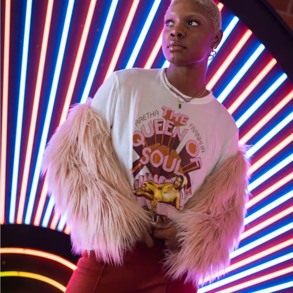 Graphic tee top